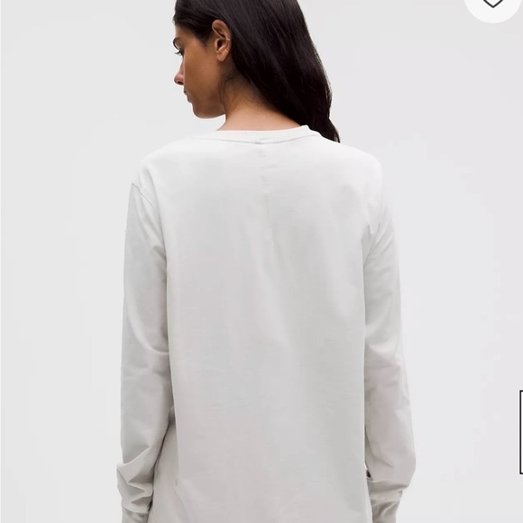 Lululemon long sleeve in dove grey NWT - Picture 3 of 4